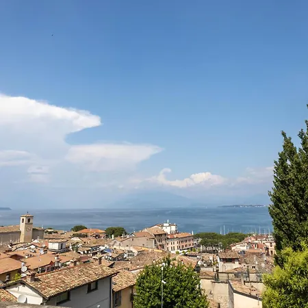 La Chicca Sui Tetti Apartment *
